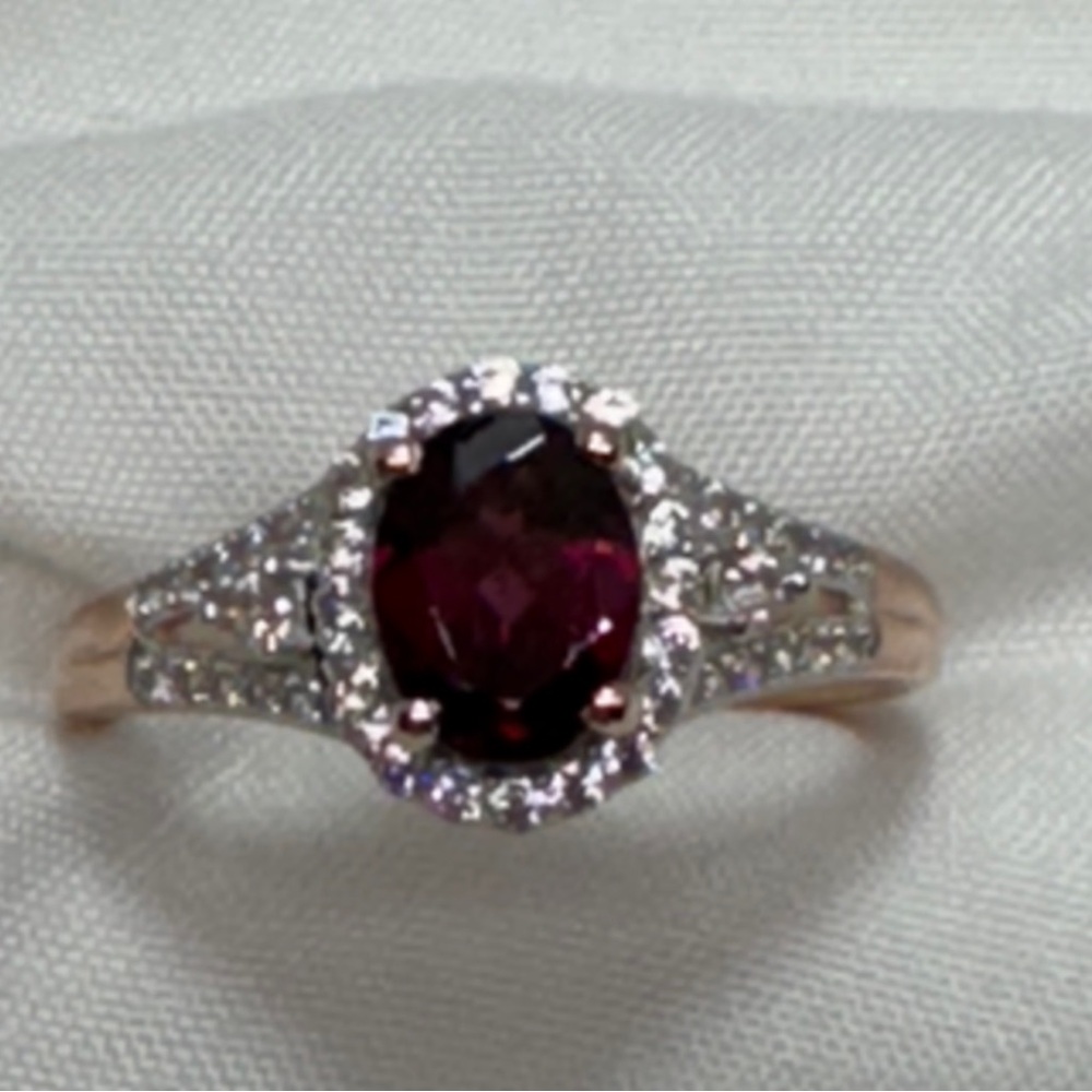 NEW!!!! Tanzanian Rhodolite Garnet w/Zircon Halo Sz 8